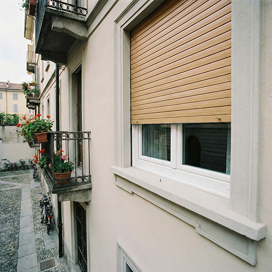 dettaglio tapparella con finestra in pvc
